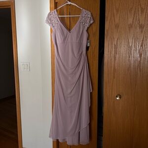 XSCAPE Lace-Sleeve Chiffon Gown